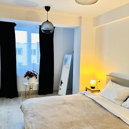Airport Gardens Loft Apartment Отопени Екстериор снимка