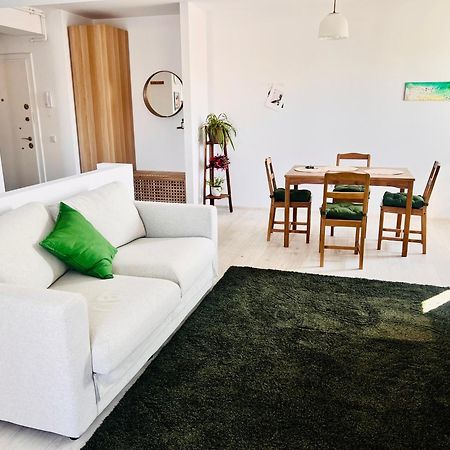 Airport Gardens Loft Apartment Отопени Екстериор снимка