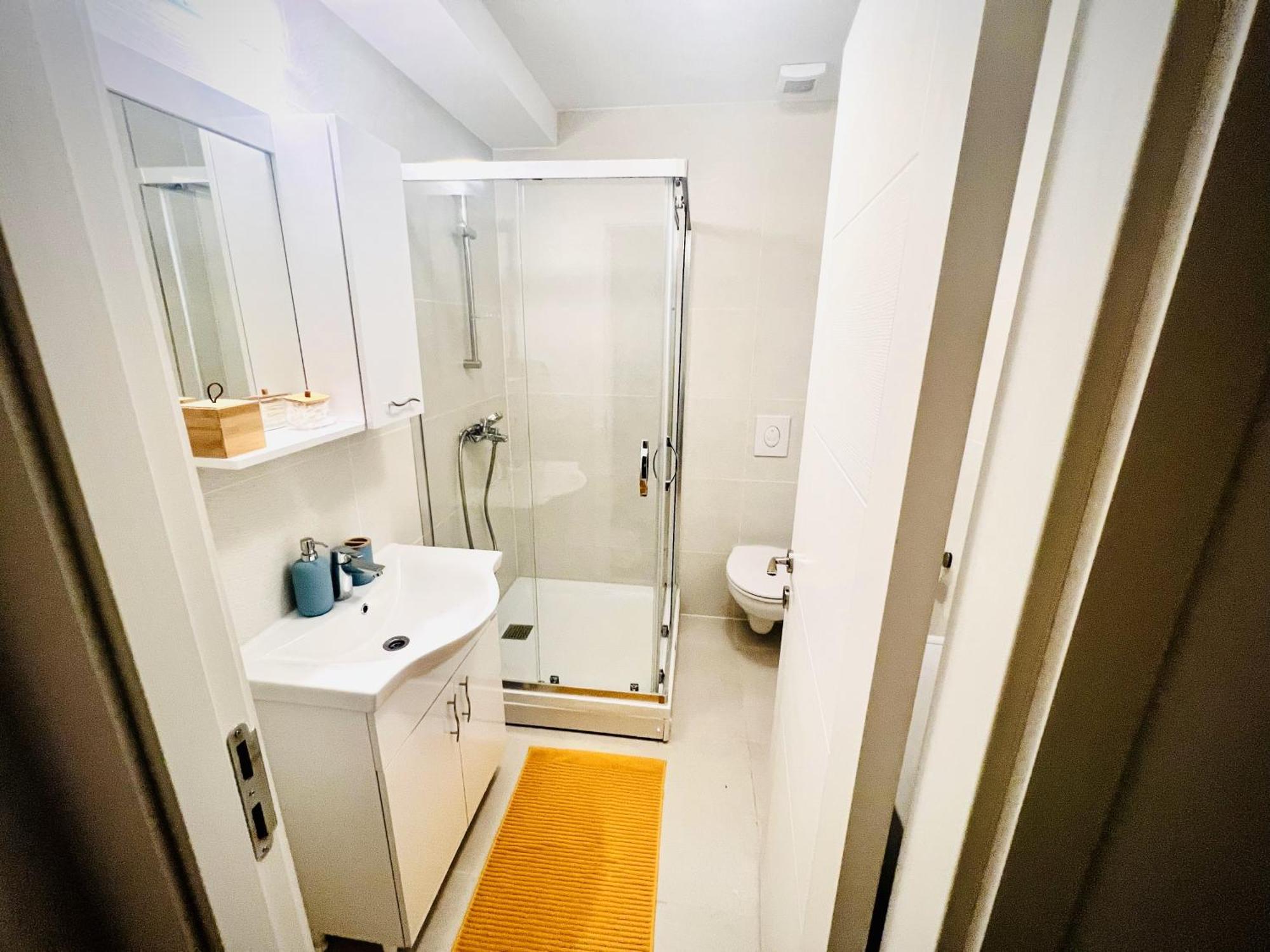 Airport Gardens Loft Apartment Отопени Екстериор снимка