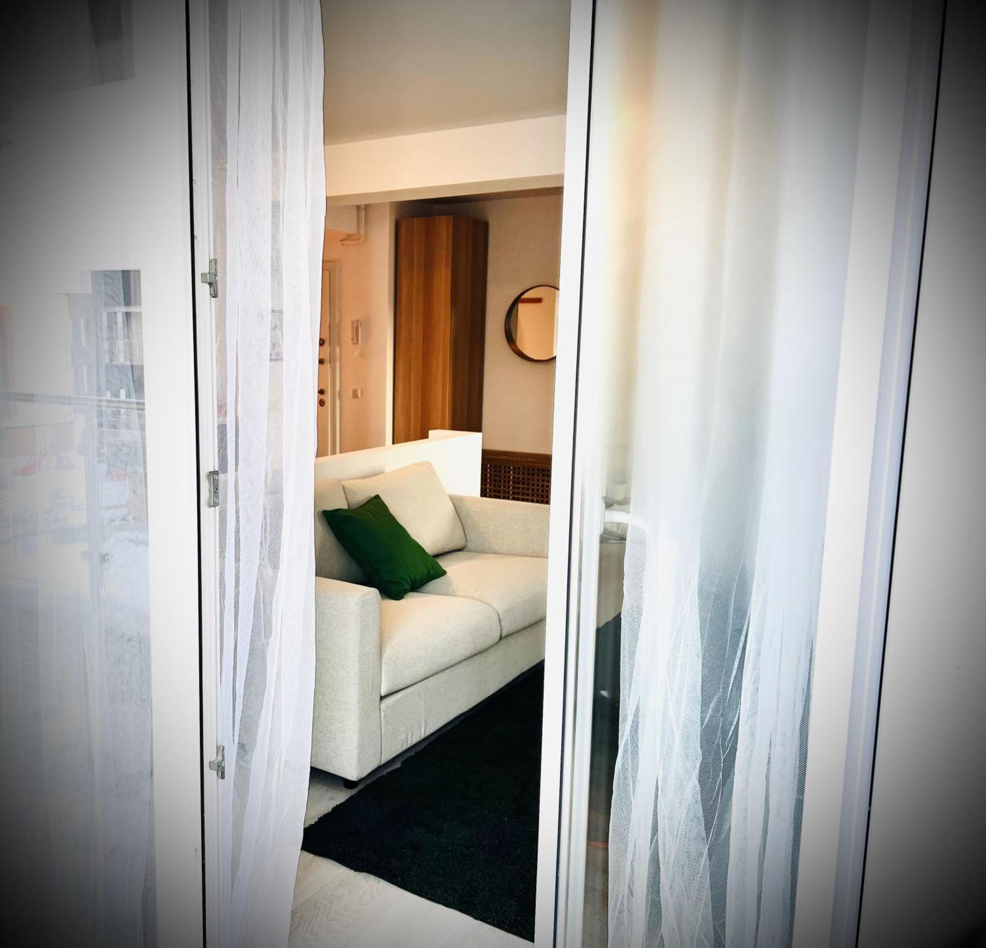 Airport Gardens Loft Apartment Отопени Екстериор снимка
