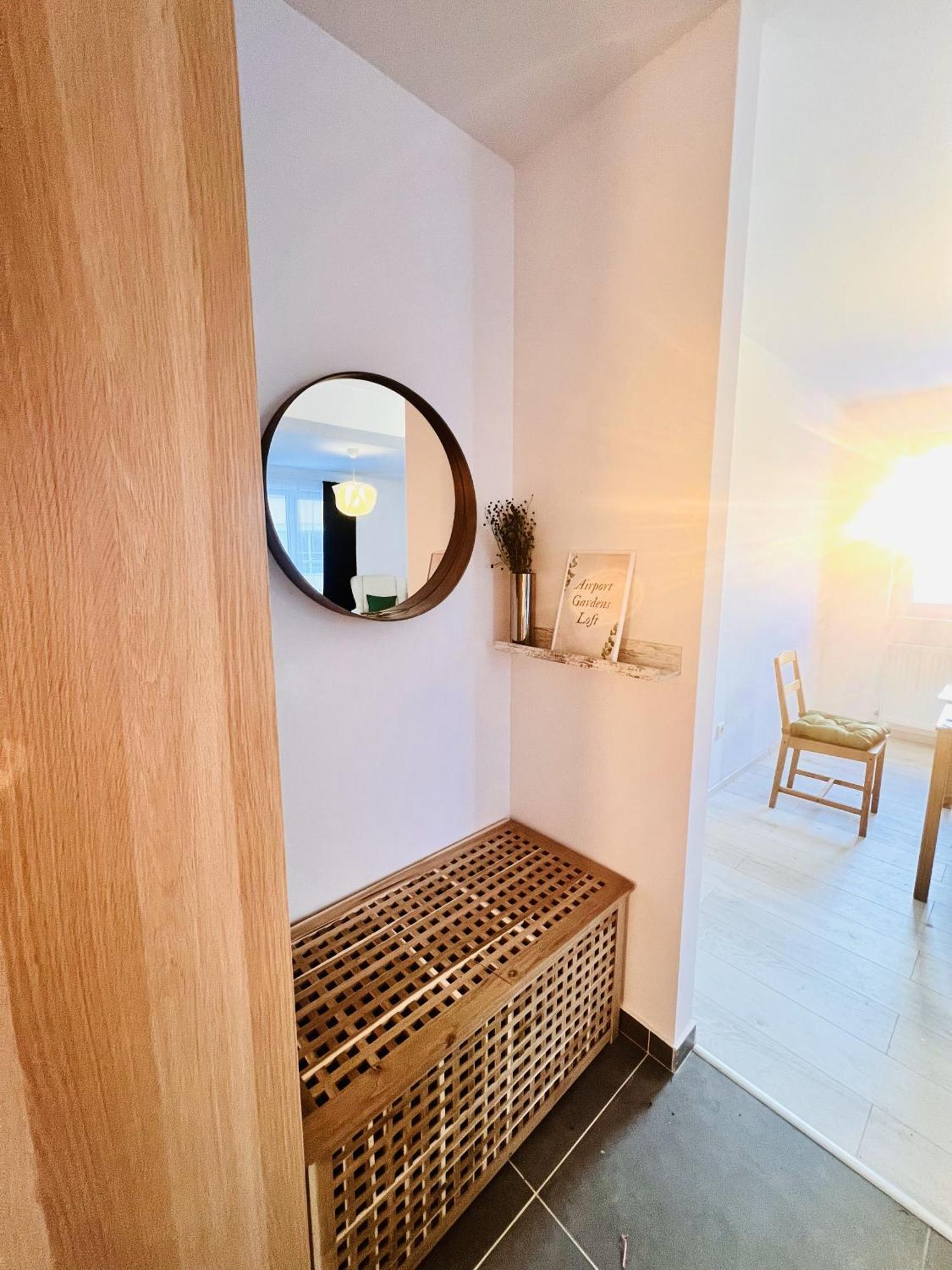 Airport Gardens Loft Apartment Отопени Екстериор снимка