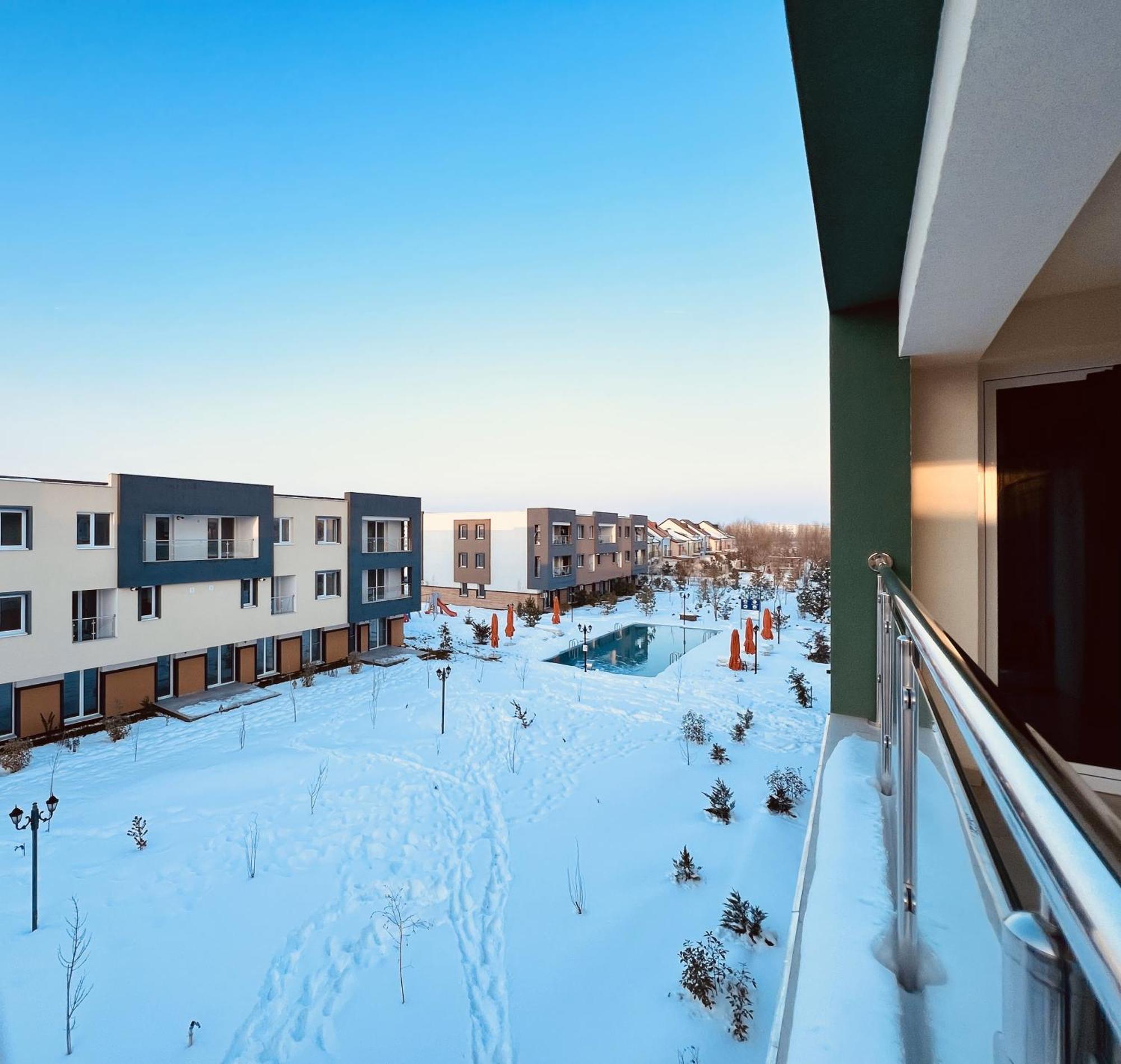 Airport Gardens Loft Apartment Отопени Екстериор снимка