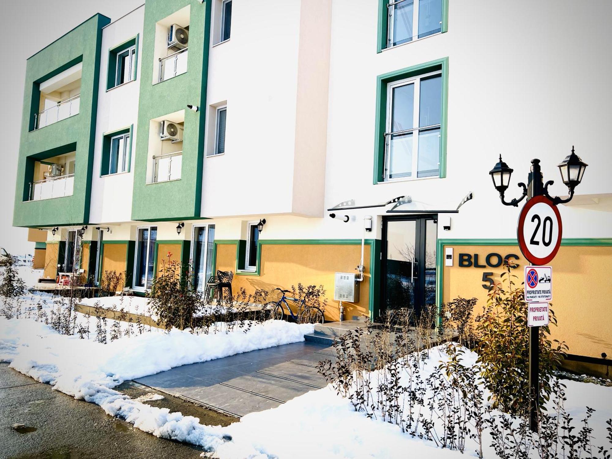 Airport Gardens Loft Apartment Отопени Екстериор снимка