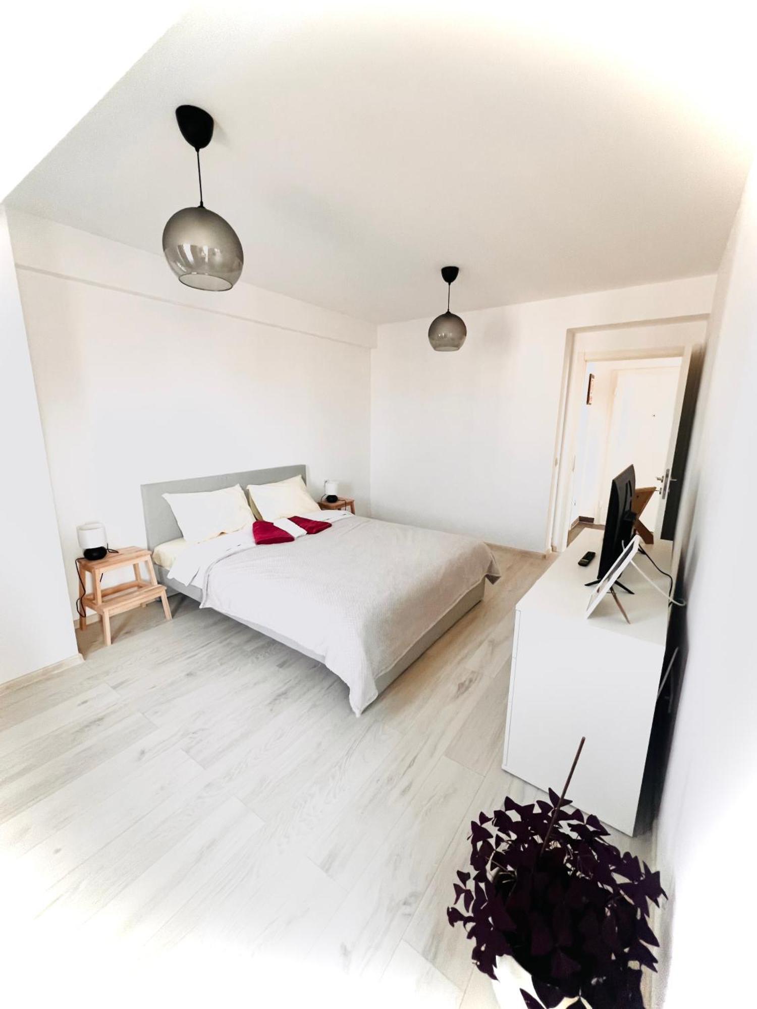 Airport Gardens Loft Apartment Отопени Екстериор снимка