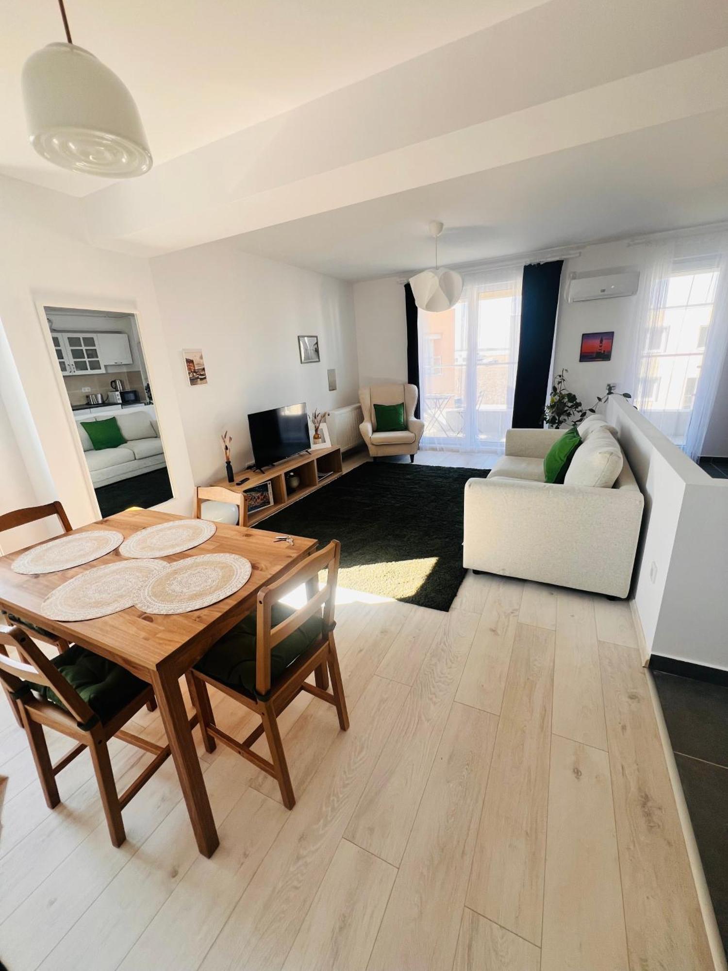 Airport Gardens Loft Apartment Отопени Екстериор снимка